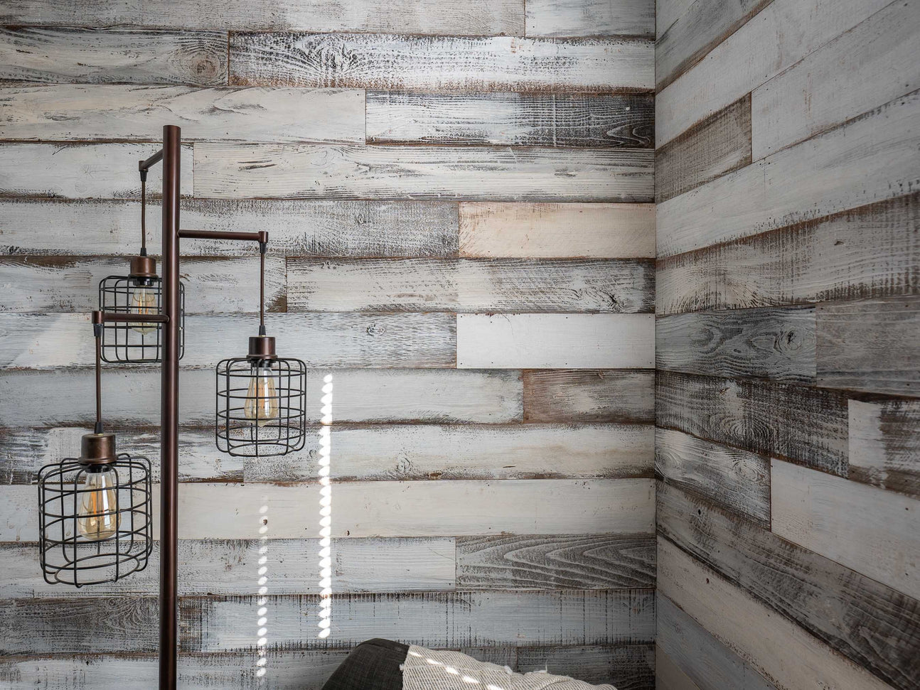 Whitewash Shiplap Reclaimed Barn Wood Planks for Accent Wall Paneling, Classy Redwood Siding, White Painted Finish, Vintage Rustic Chic Look